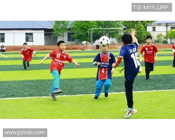 充满爱心与责任感的足球明星：他们的场外温暖故事与无私奉献